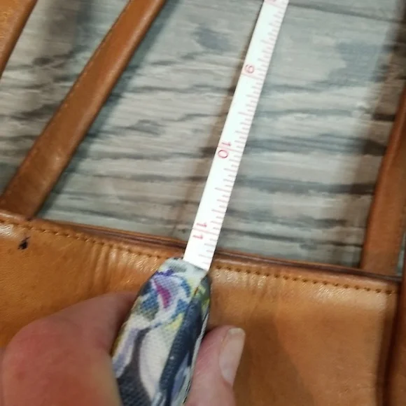 American West leather handbag. Bow front bag. - Picture 9 of 12